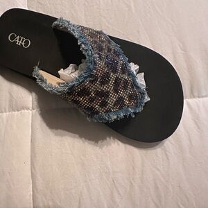 Ladies size 6 flip flops